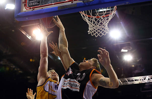 拉涅利在接 拉涅利在接